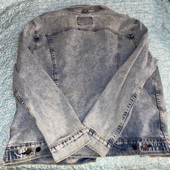 Levi’a Jean Jacket - Picture 2 of 3